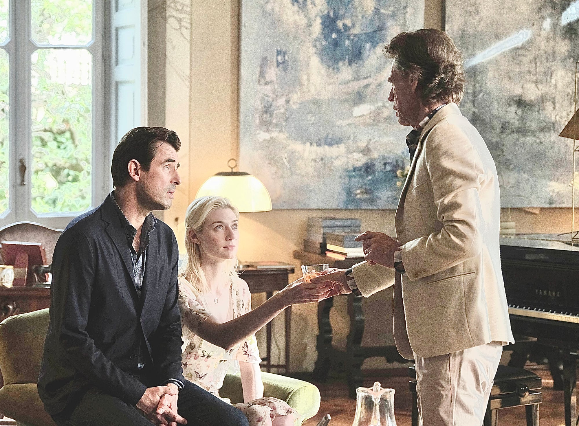 Mick Jagger nella scena del film con un’opera di Air Daryal